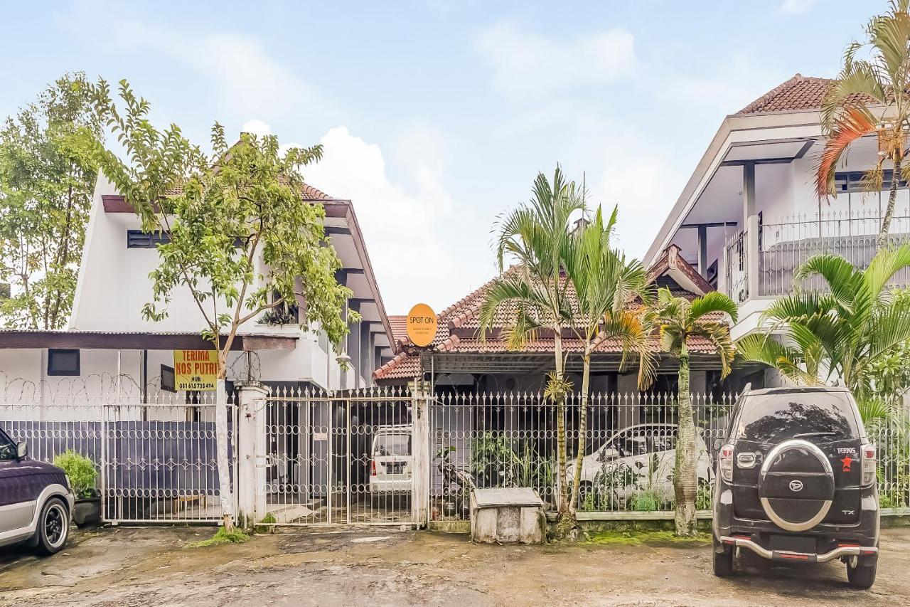 Spot On 90797 Sukun Syariah Homestay Malang Exterior foto